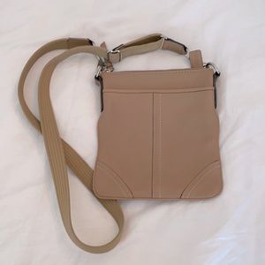 Tan Coach crossbody bag! Rarely used, like new!!!